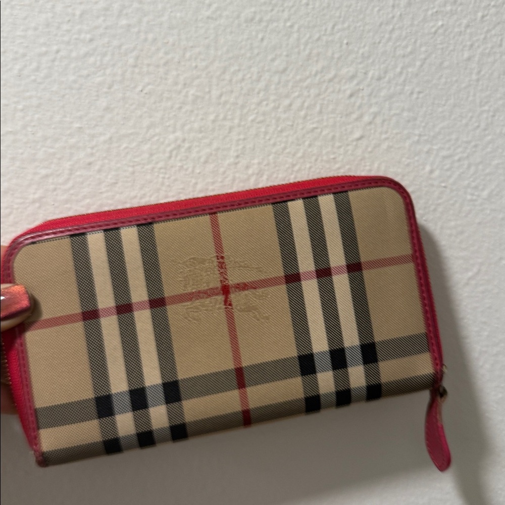 Burberry Red Wallet with Iconic Check Pattern - Picture 6 of 17